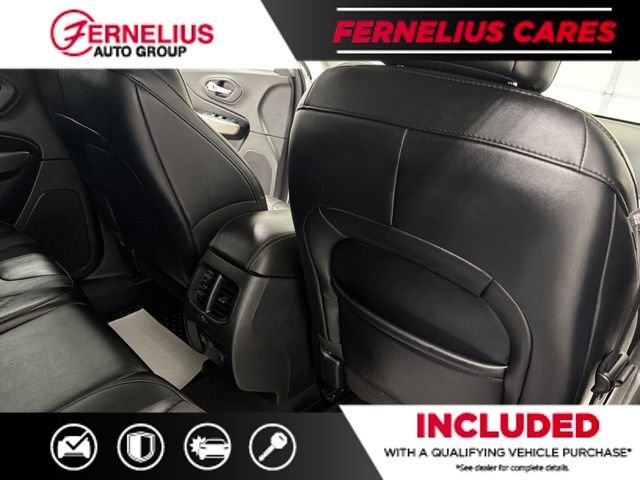 Used 2022 White Jeep Latitude Lux image 28
