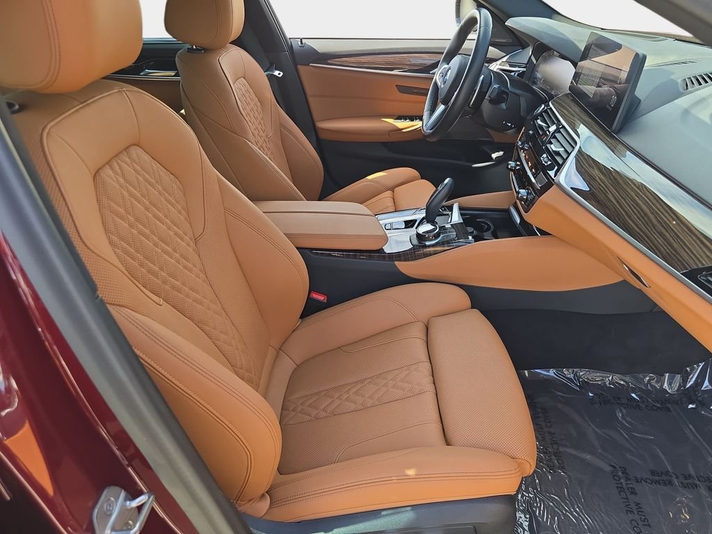 Used 2023 Red BMW 540i image 12