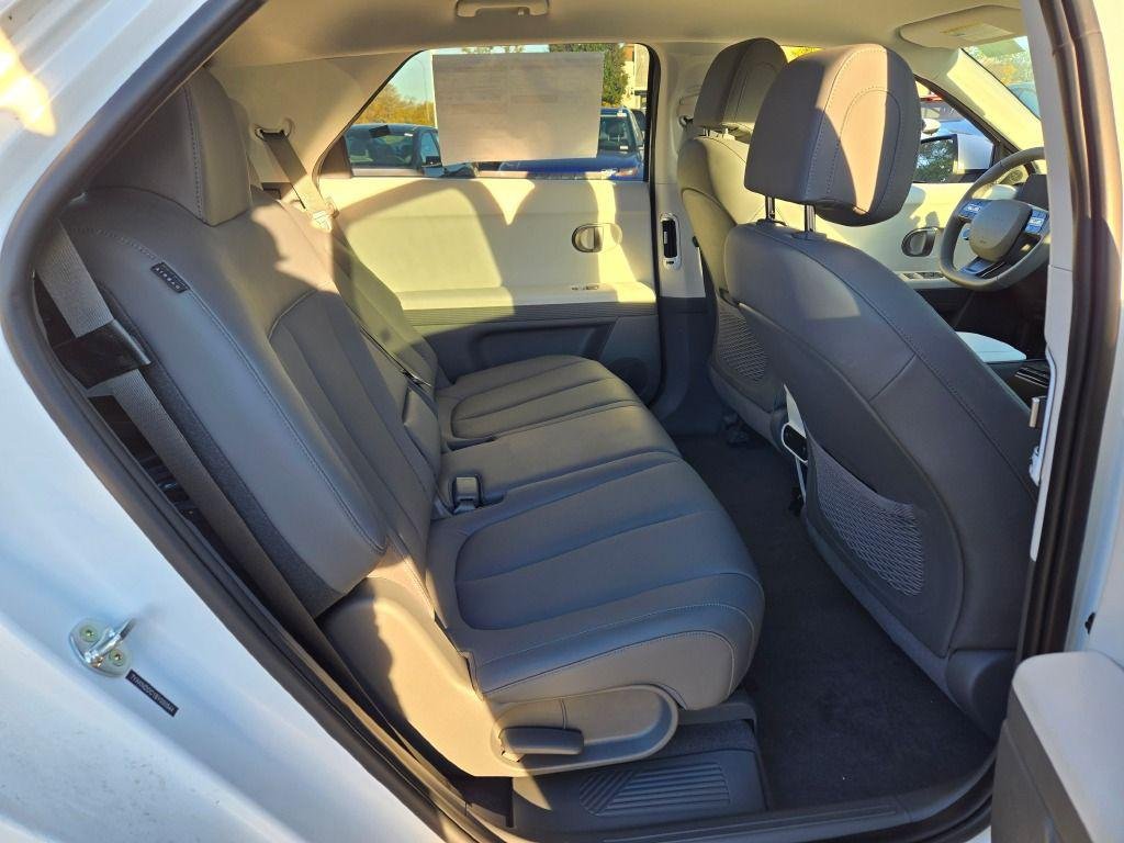 New 2025 White Hyundai SEL image 12