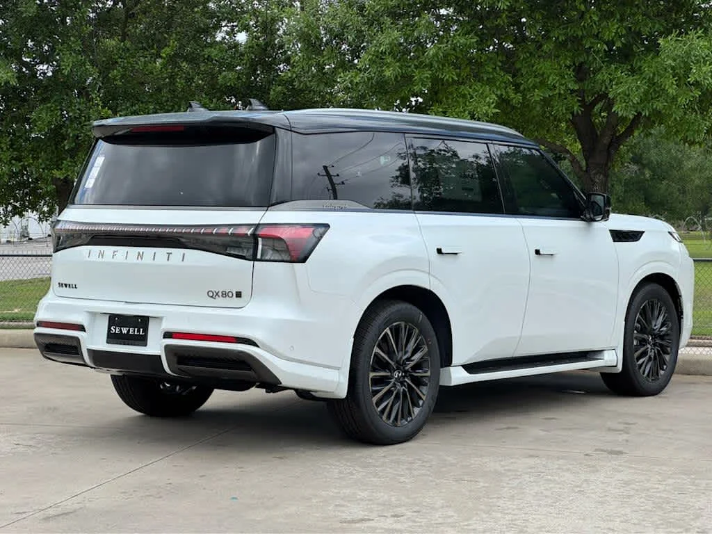 New 2026 2T RADIANT WHIT INFINITI Autograph 4WD image 3