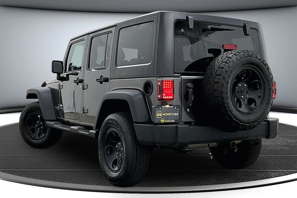 Used 2018 Gray Jeep Unlimited Rubicon image 4