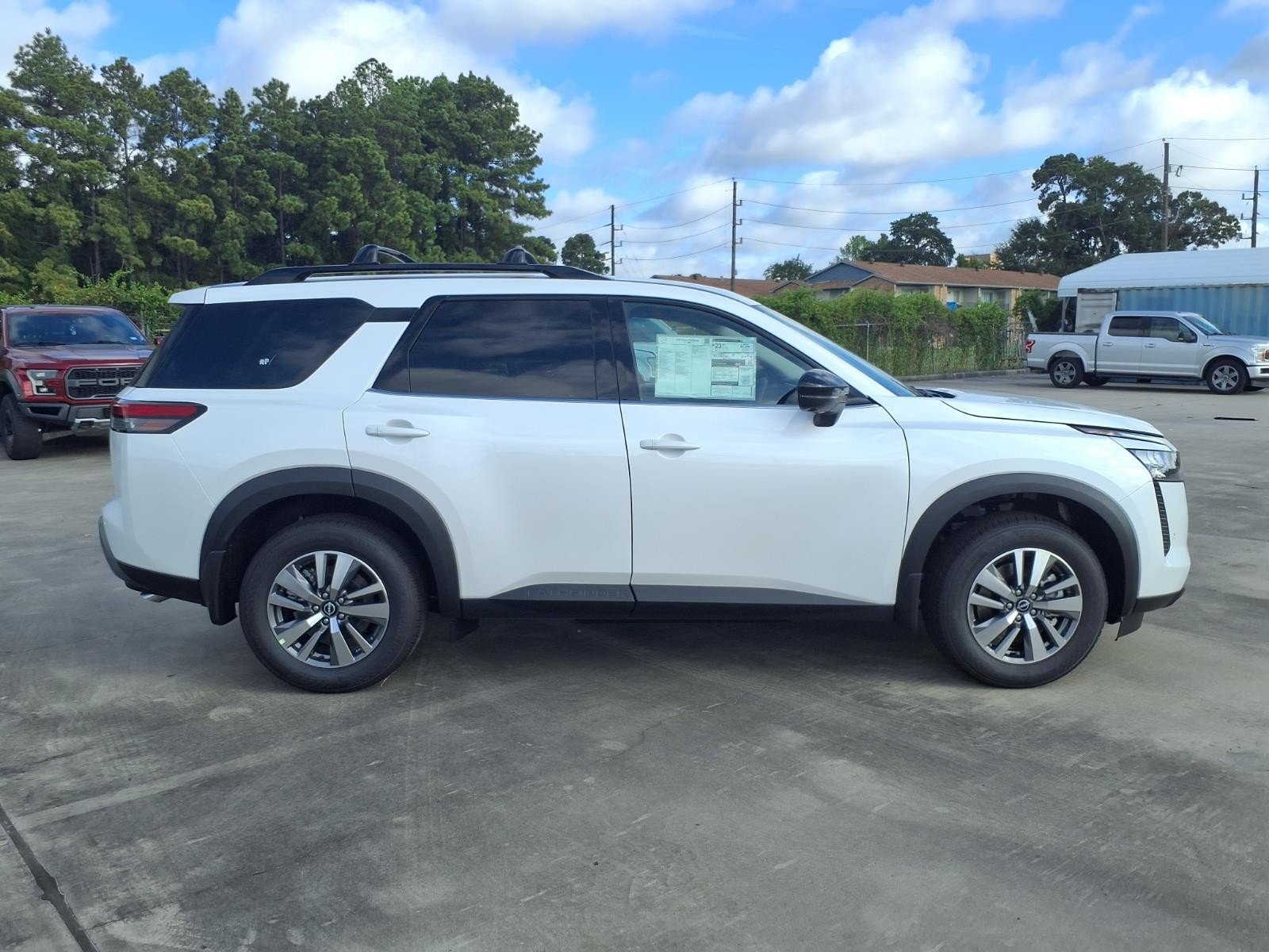 New 2026 Everest White Pearl TriCoat Nissan SL image 5