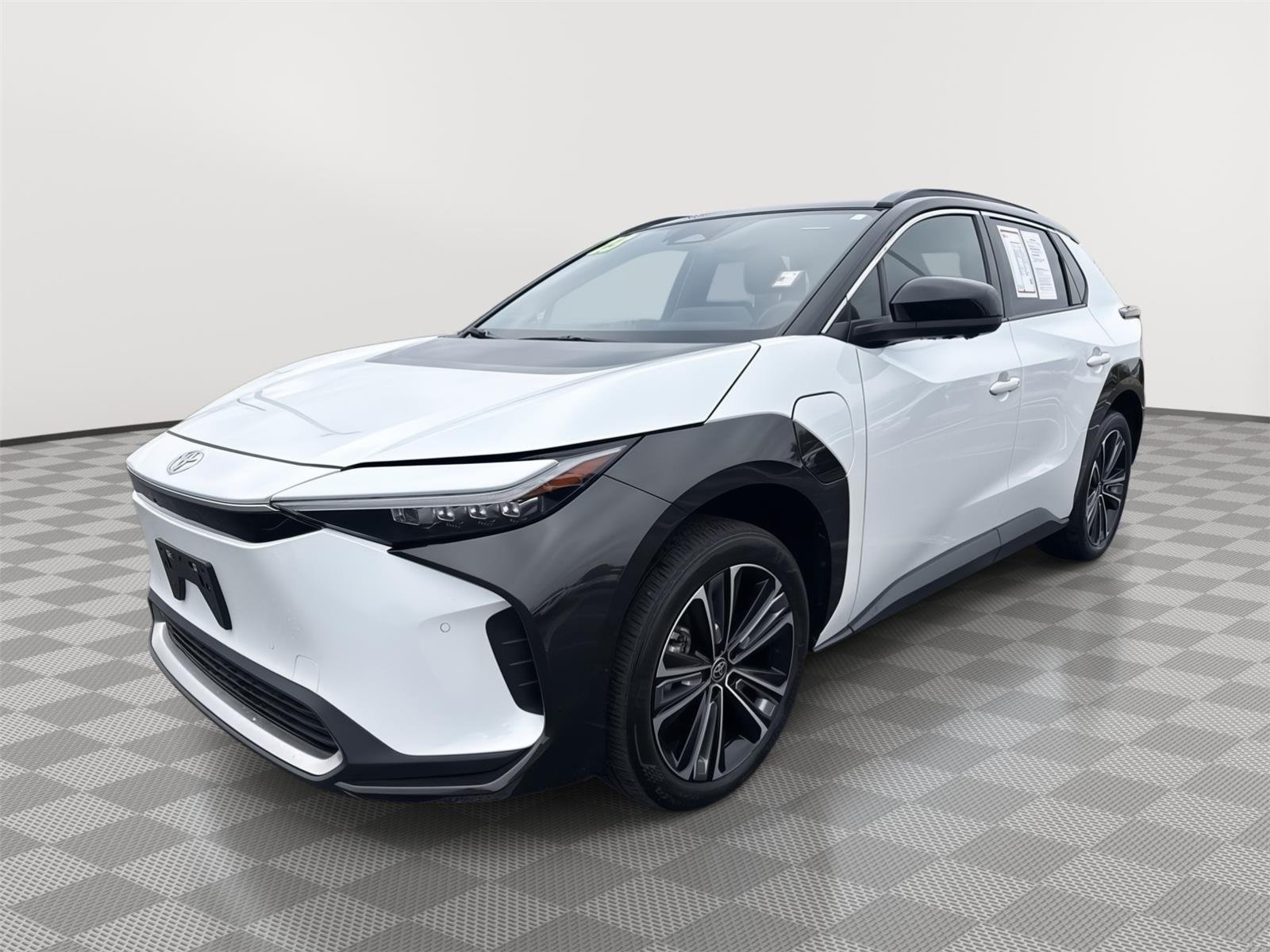 Certified Used 2023 Wind Chill Pearl w/Black Roof Toyota Limited image 2