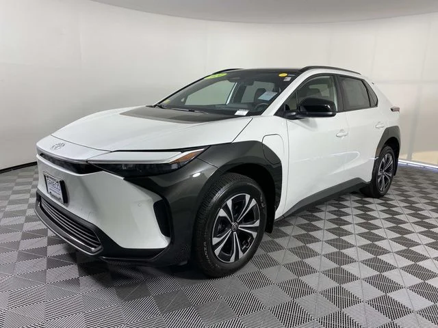 Used 2024 Beige Toyota XLE image 4