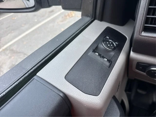Used 2019 Oxford White Ford XL image 25