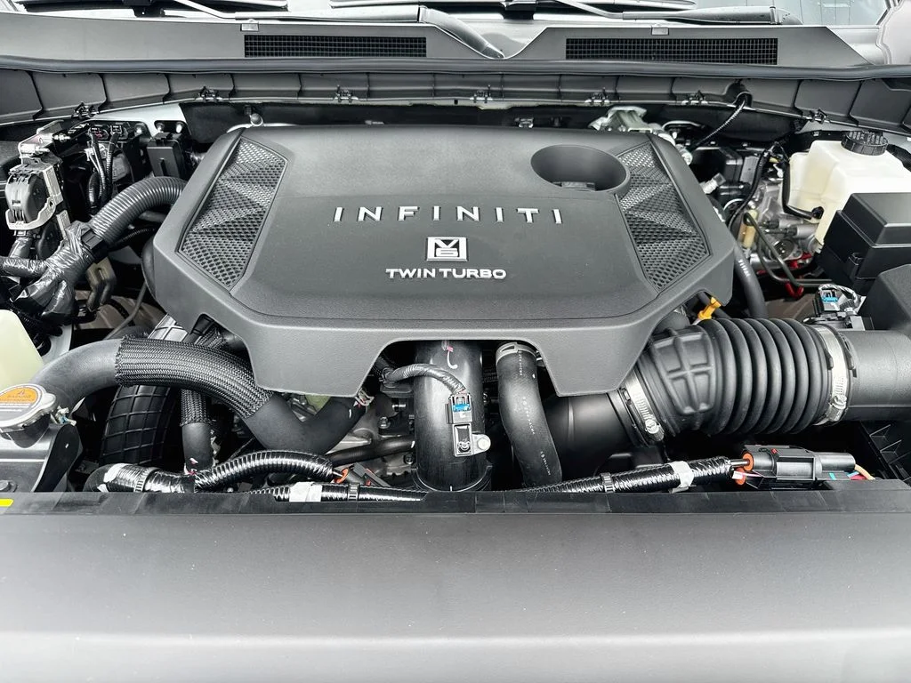New 2027 RADIANT WHITE INFINITI Luxe 4WD image 33