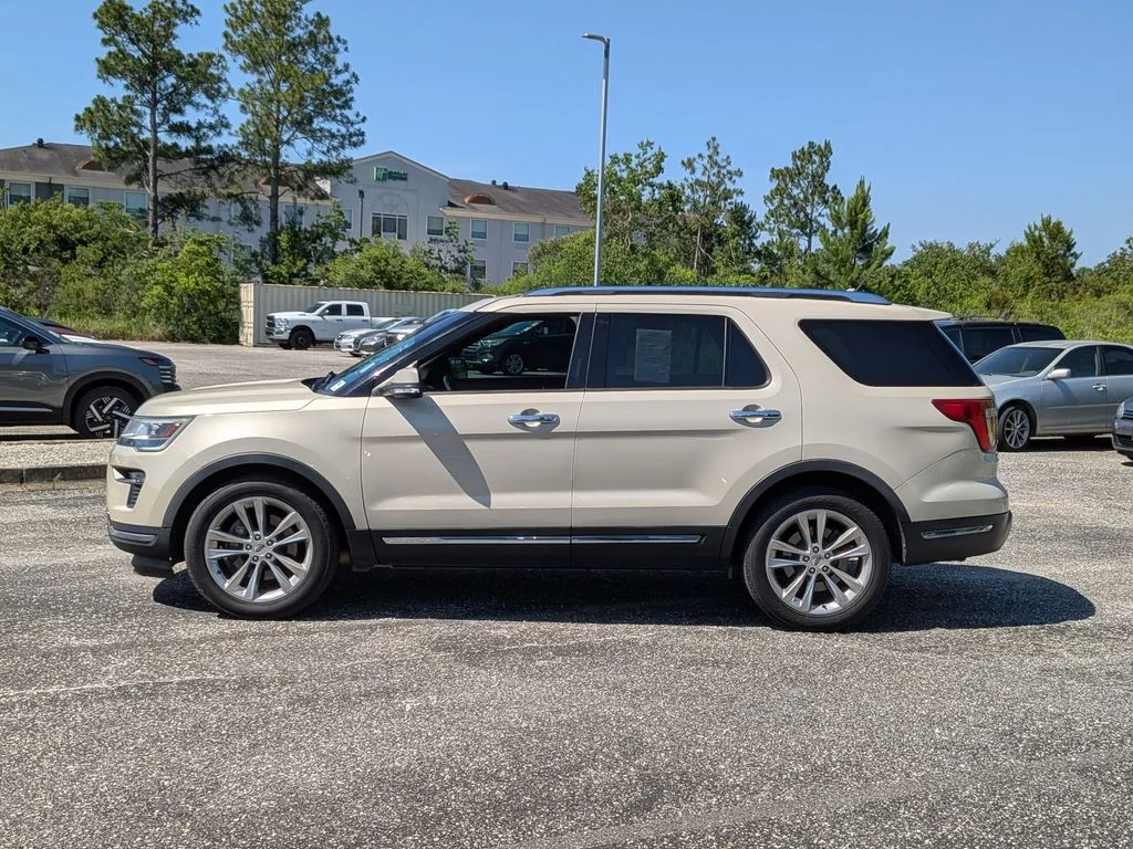 Used 2018 Silver Ford Limited image 2