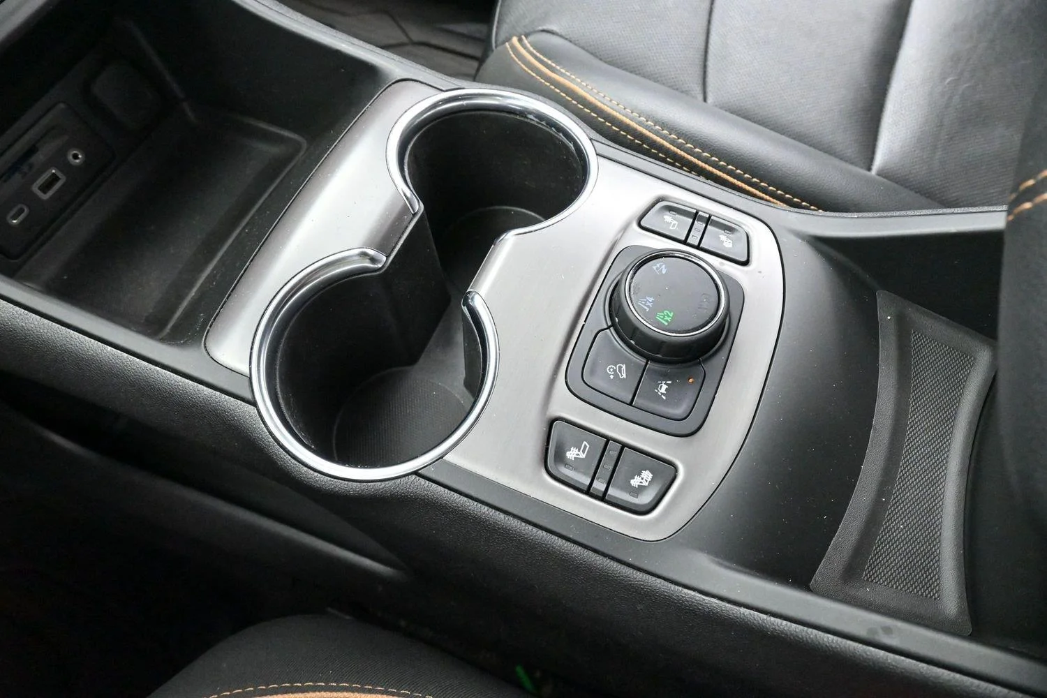 Used 2022 Summit White GMC AT4 image 28