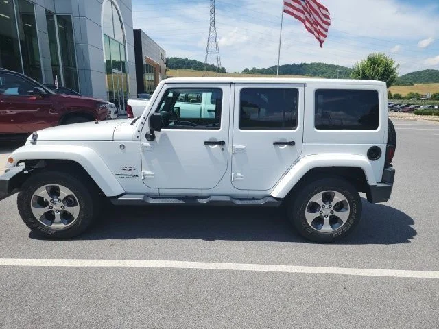Used 2018 White Jeep Unlimited Sahara image 4
