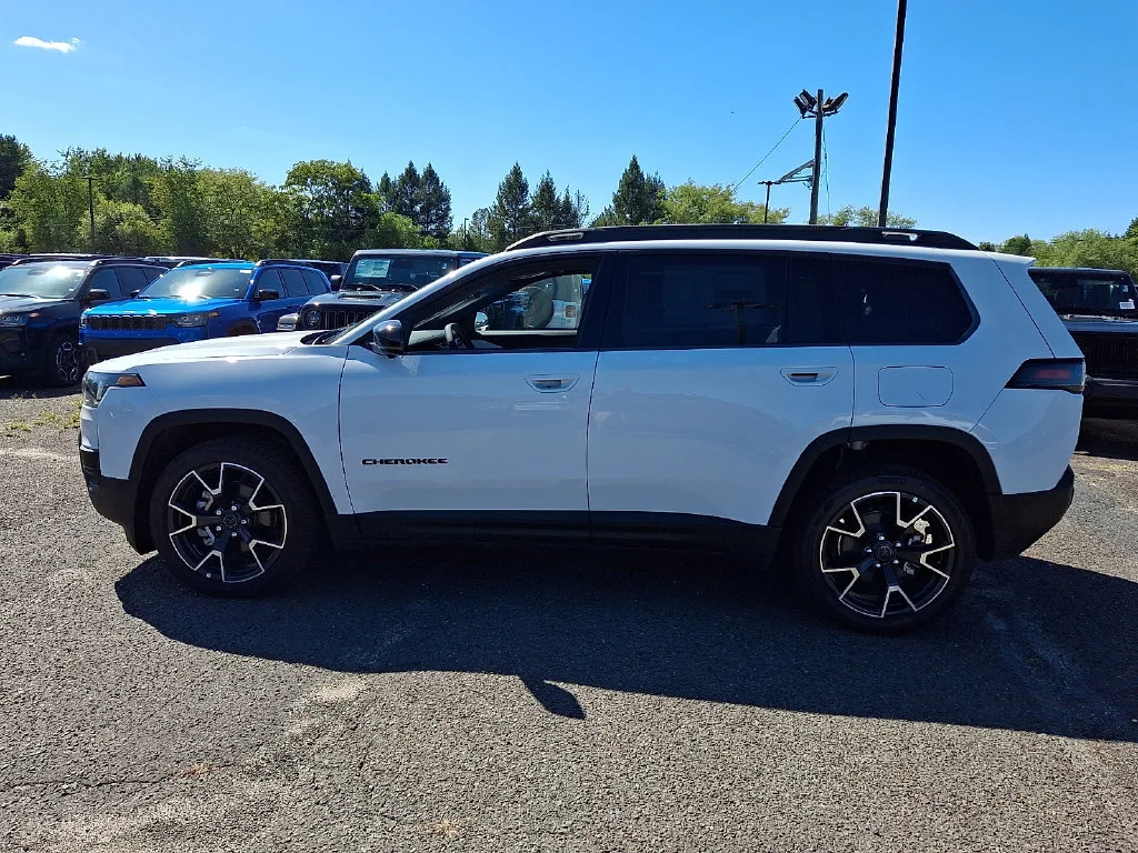 New 2026 Bright White Clear-Coat Exterior Paint Jeep Overland image 5