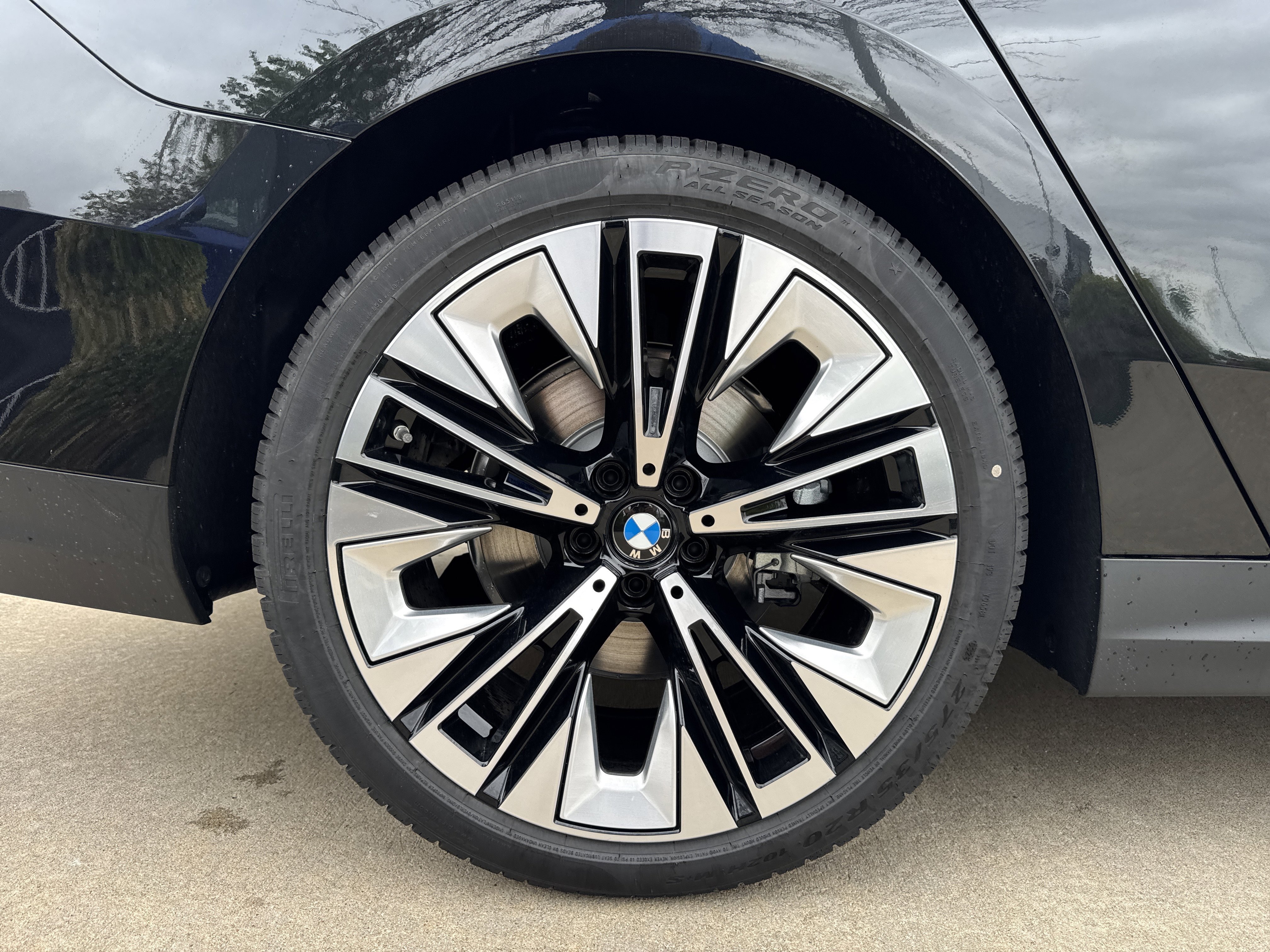 New 2026 BLACK SAPPHIRE BMW 530i xDrive image 29