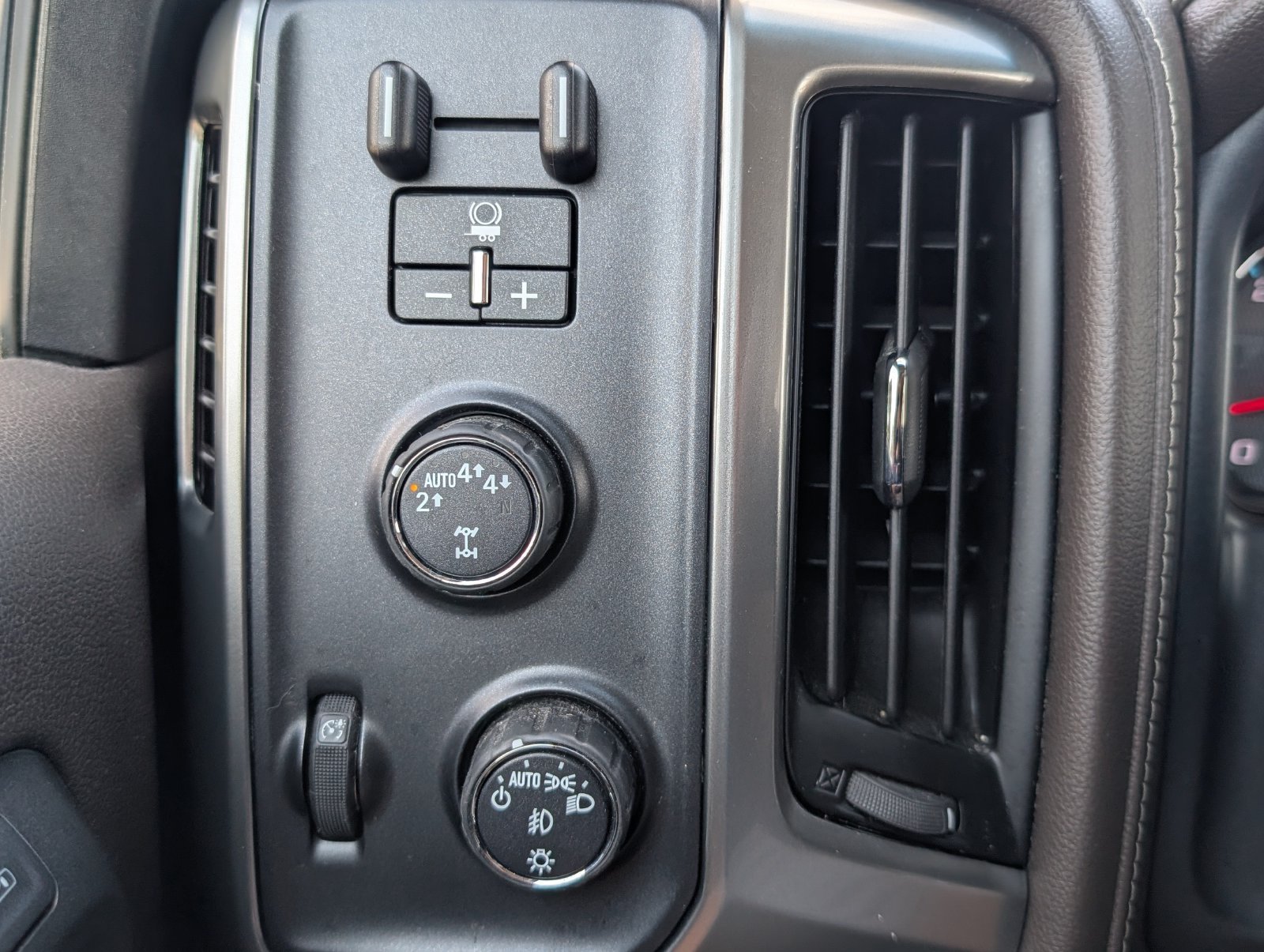 Used 2018 CAJUN RED TINTCOAT Chevrolet LTZ image 8