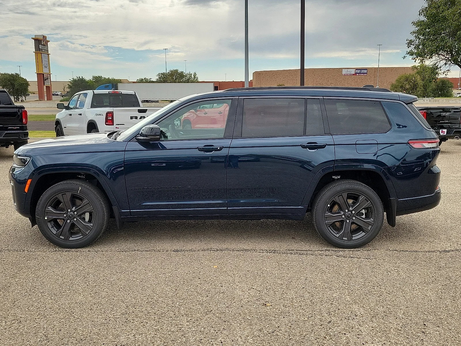 New 2027 PPS Fathom Blue Jeep L LIMITED RESERVE 4X4 image 2