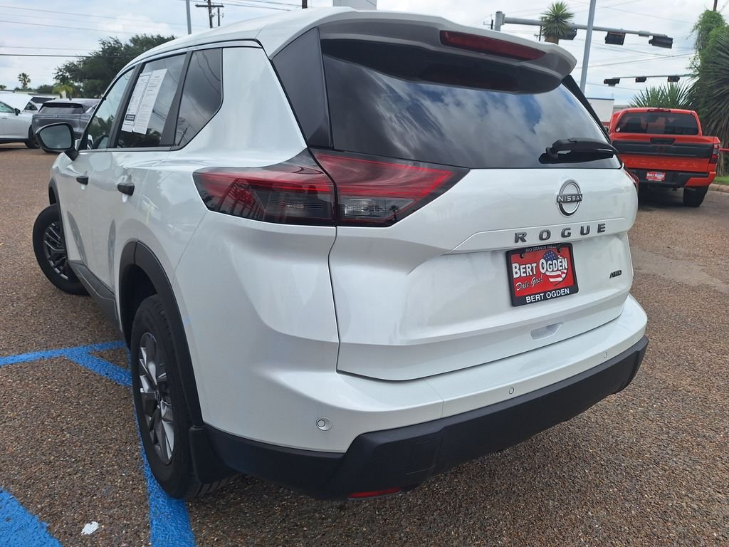 Used 2025 White Nissan S image 5