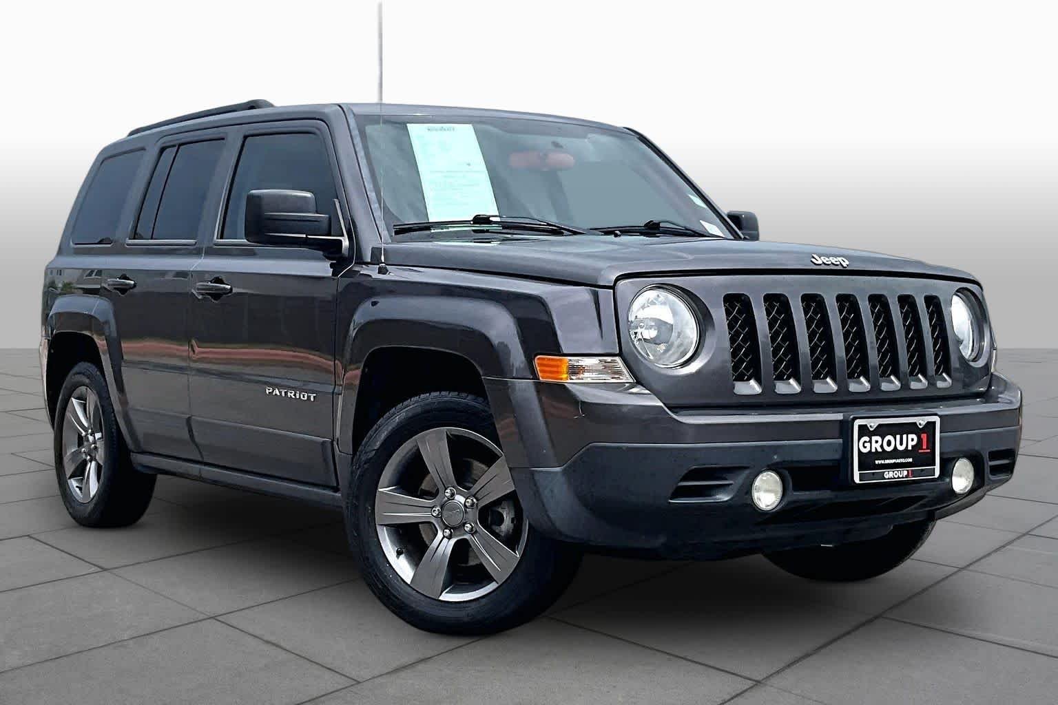 Used 2015 Granite Crystal Metallic Clearcoat Jeep High Altitude Edition image 3