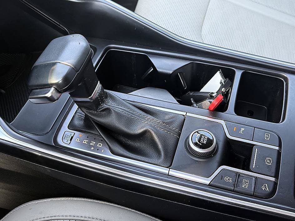 Used 2025 Everlasting Silver Kia S image 25