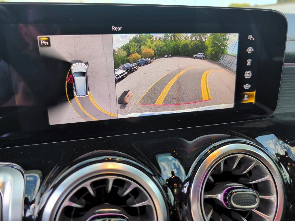 Used 2022 Digital White Metallic Mercedes-Benz GLB 250 image 23