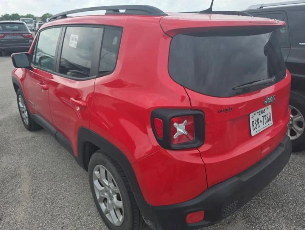 Used 2018 Red Jeep Latitude image 10