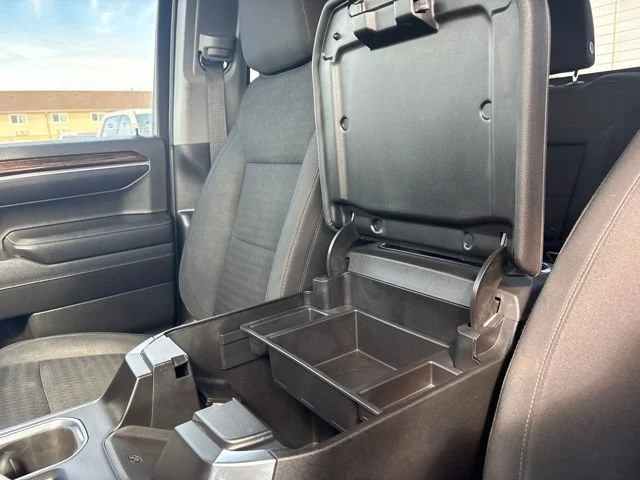 Used 2022 SUMMIT WHITE GMC Elevation image 26