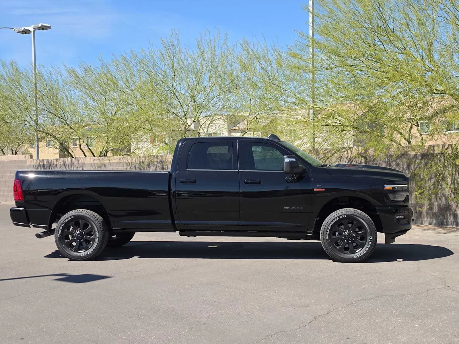 New 2026 Diamond Black Crystal Pearl-Coat Exterior Paint RAM Laramie image 10