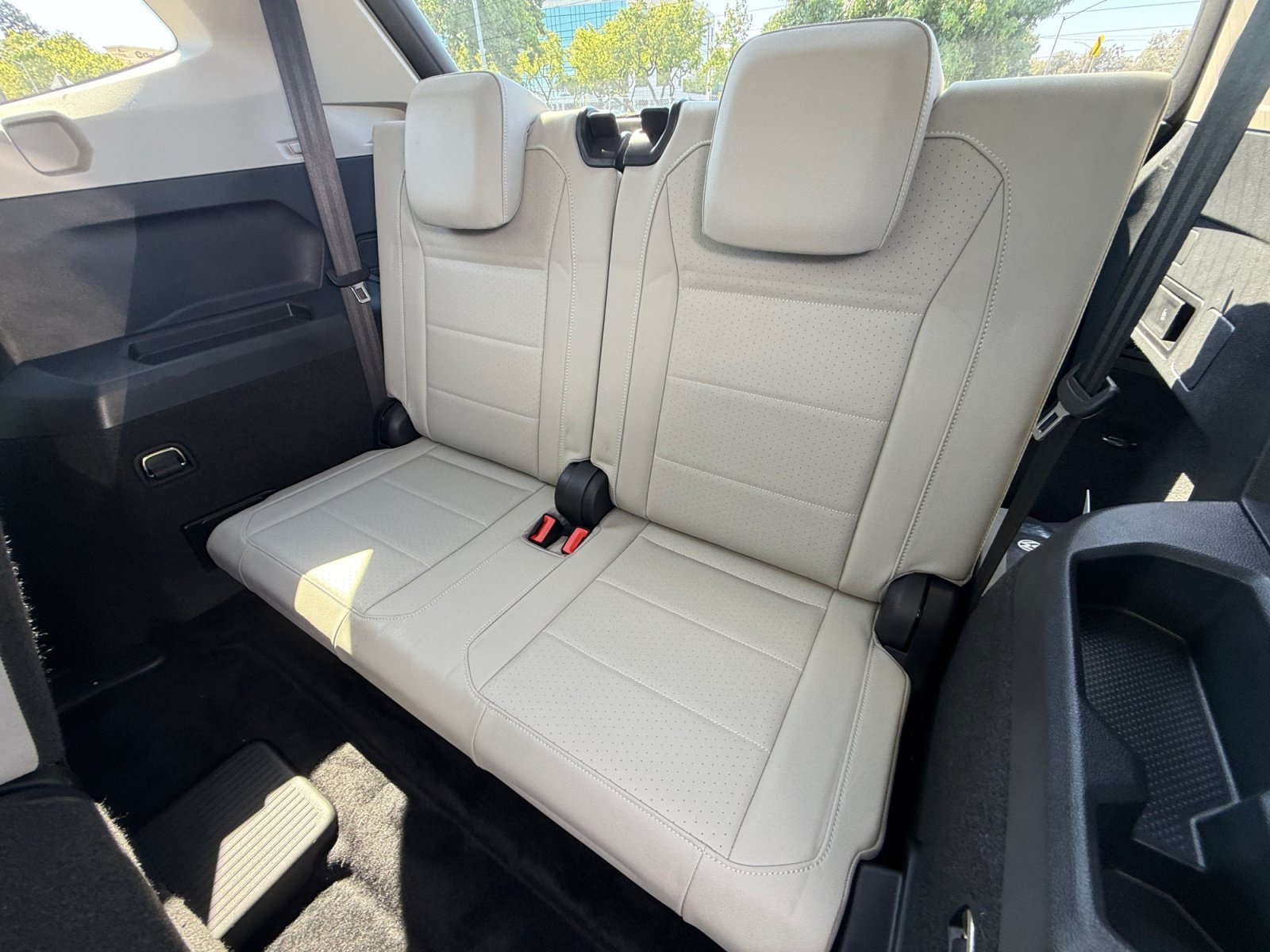 Used 2020 Platinum Gray Metallic Volkswagen 2.0T SE image 21