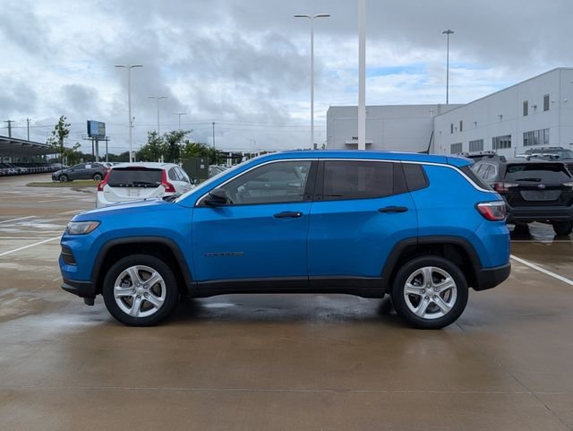 Used 2023 Blue Jeep Sport image 3