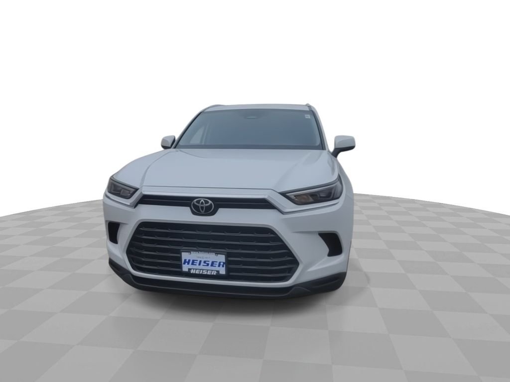 Used 2024  Toyota XLE image 4