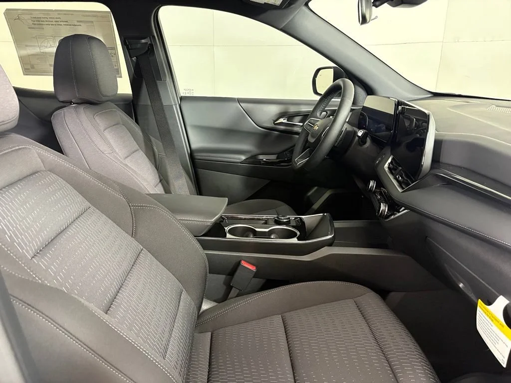 New 2027 Summit White Chevrolet LT image 17