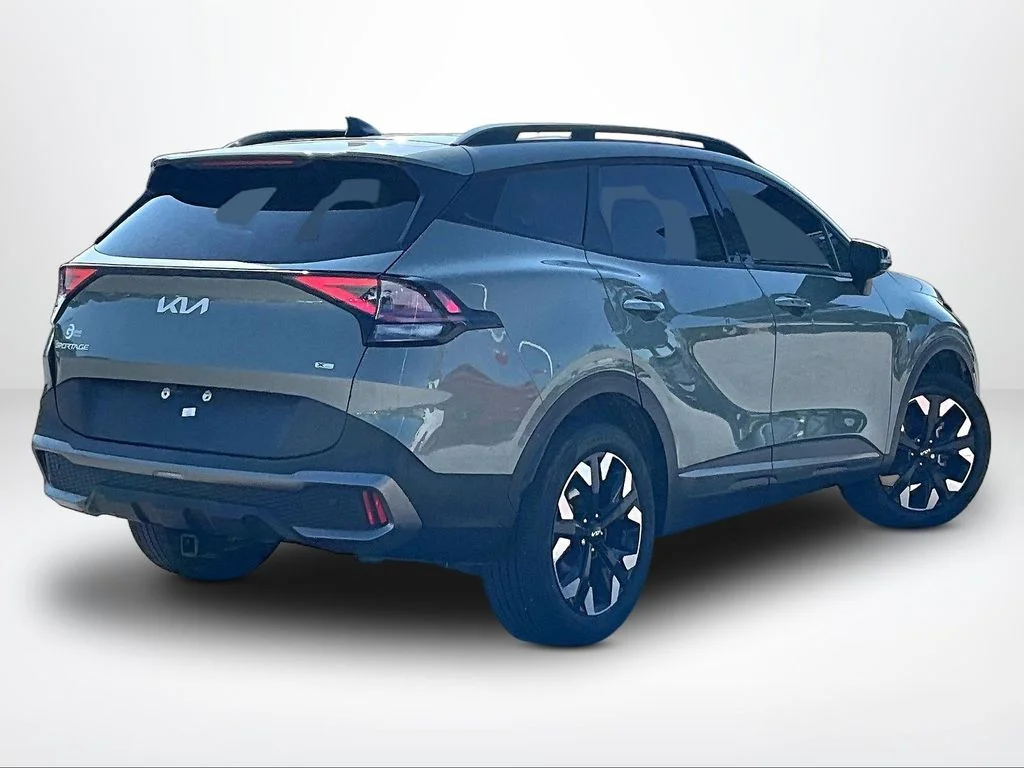 Used 2023 Green Kia X-Line image 3
