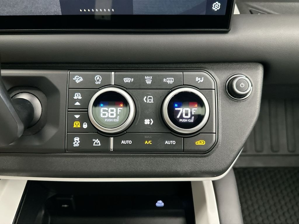 Used 2025 Santorini Black Metallic Land Rover X-Dynamic SE image 25