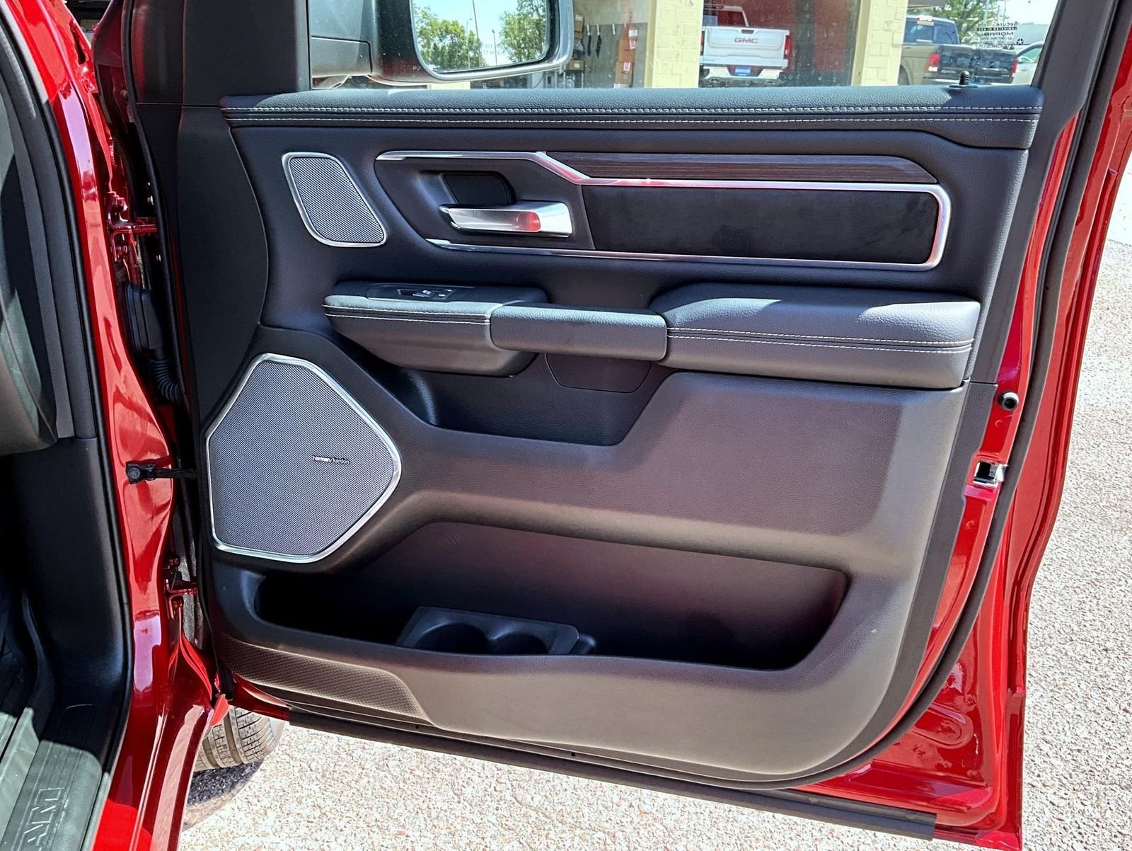 New 2026 Molten Red Pearl-Coat Exterior Paint RAM Laramie image 17