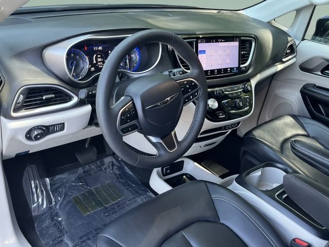 Used 2024 Silver Mist Clearcoat Chrysler Touring L image 10