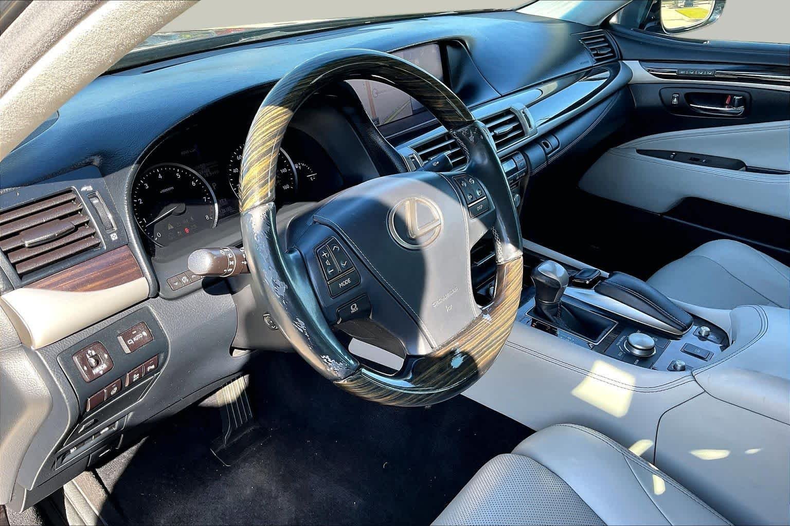 Used 2015 Nebula Gray Pearl Lexus  image 17