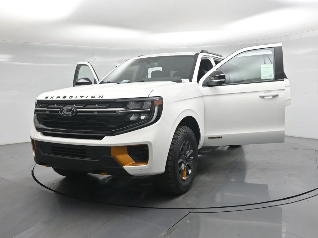 New 2026 Star White Metallic Tri-Coat Ford Tremor image 29