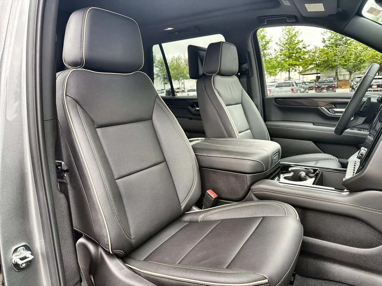 New 2026 Sterling Metallic GMC Elevation image 23