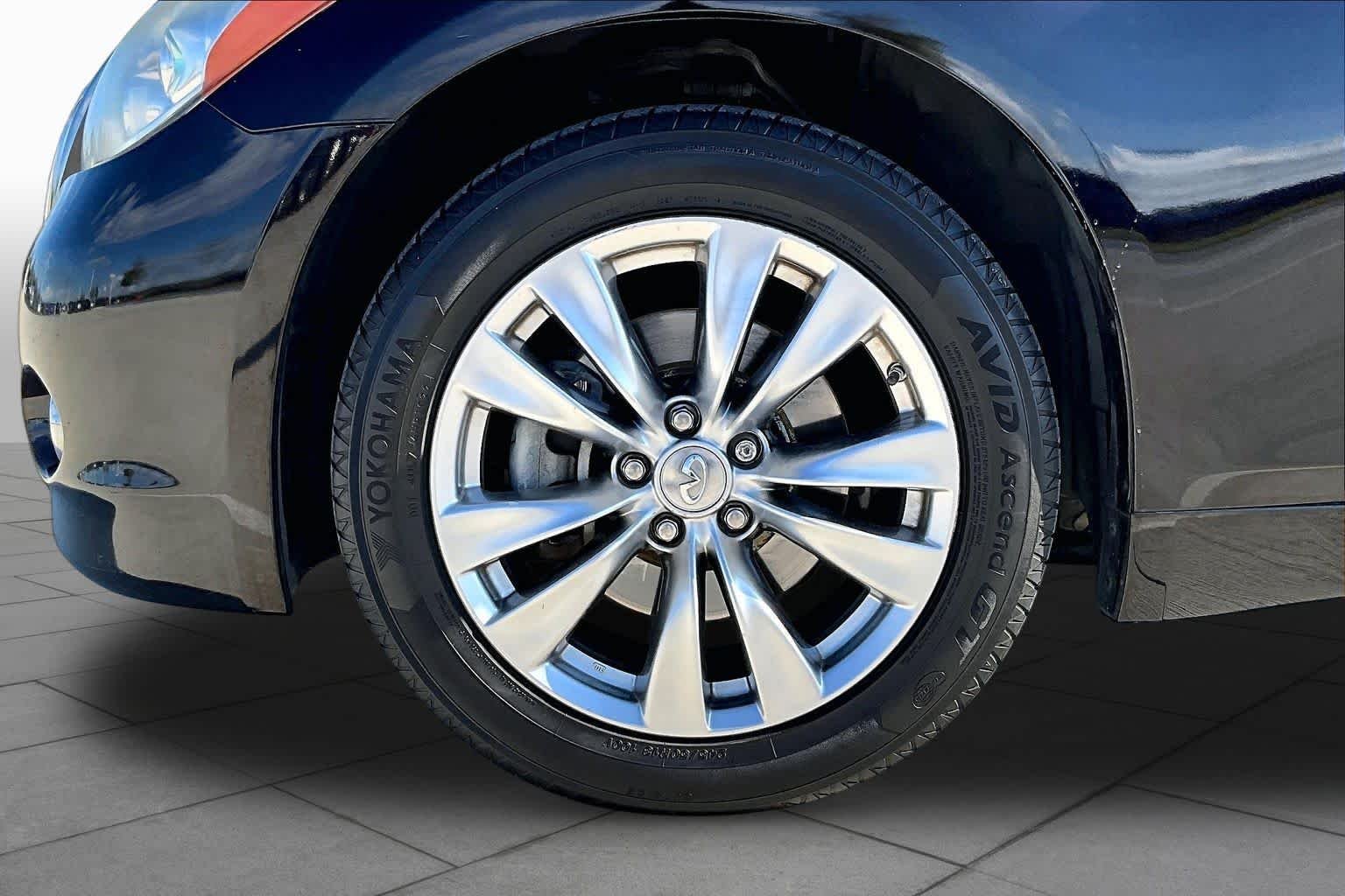 Used 2012 Malbec Black INFINITI  image 10