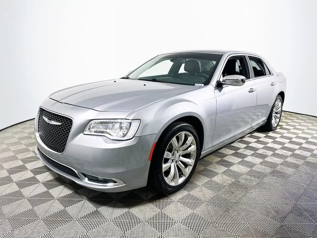 Used 2018 Silver Chrysler Limited image 7