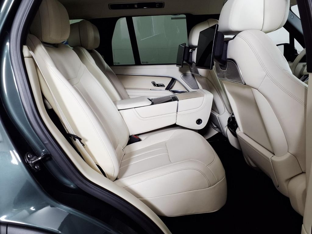 Used 2024 Green Land Rover Autobiography image 10