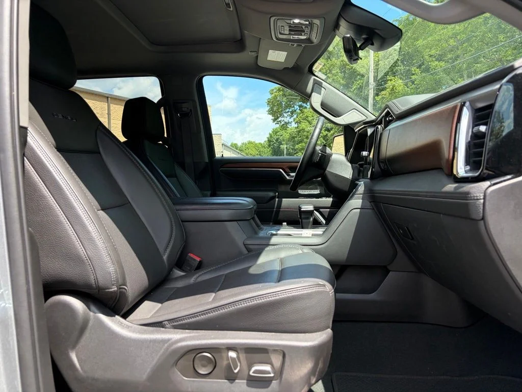 Used 2023 Silver GMC Denali image 15