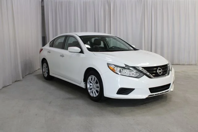 Used 2017 White Nissan 2.5 S image 21
