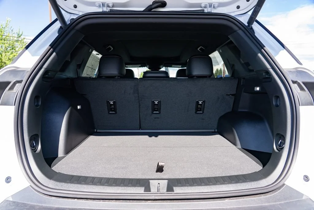 New 2027 Polar White Tricoat Chevrolet ACTIV image 9