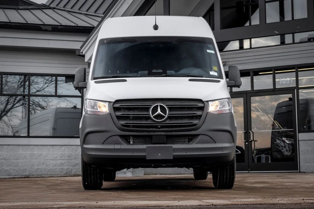 Used 2026  Mercedes-Benz Cargo 144 WB image 5