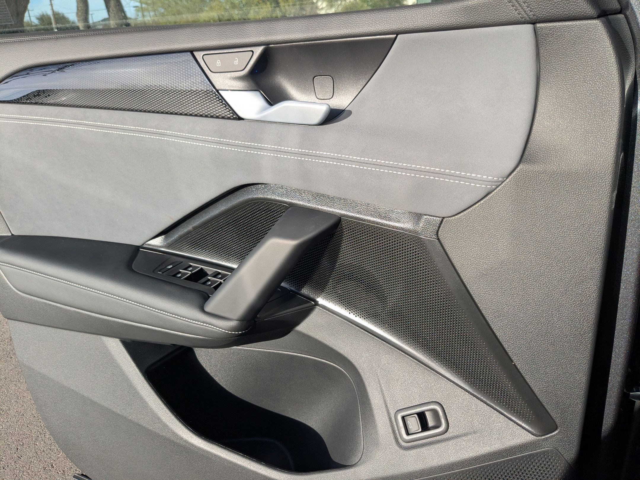 New 2026 Platinum Gray Metallic Volkswagen SE image 8