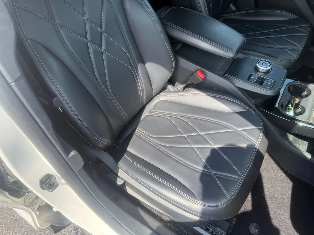 Used 2022 White Metallic Ford Select image 56