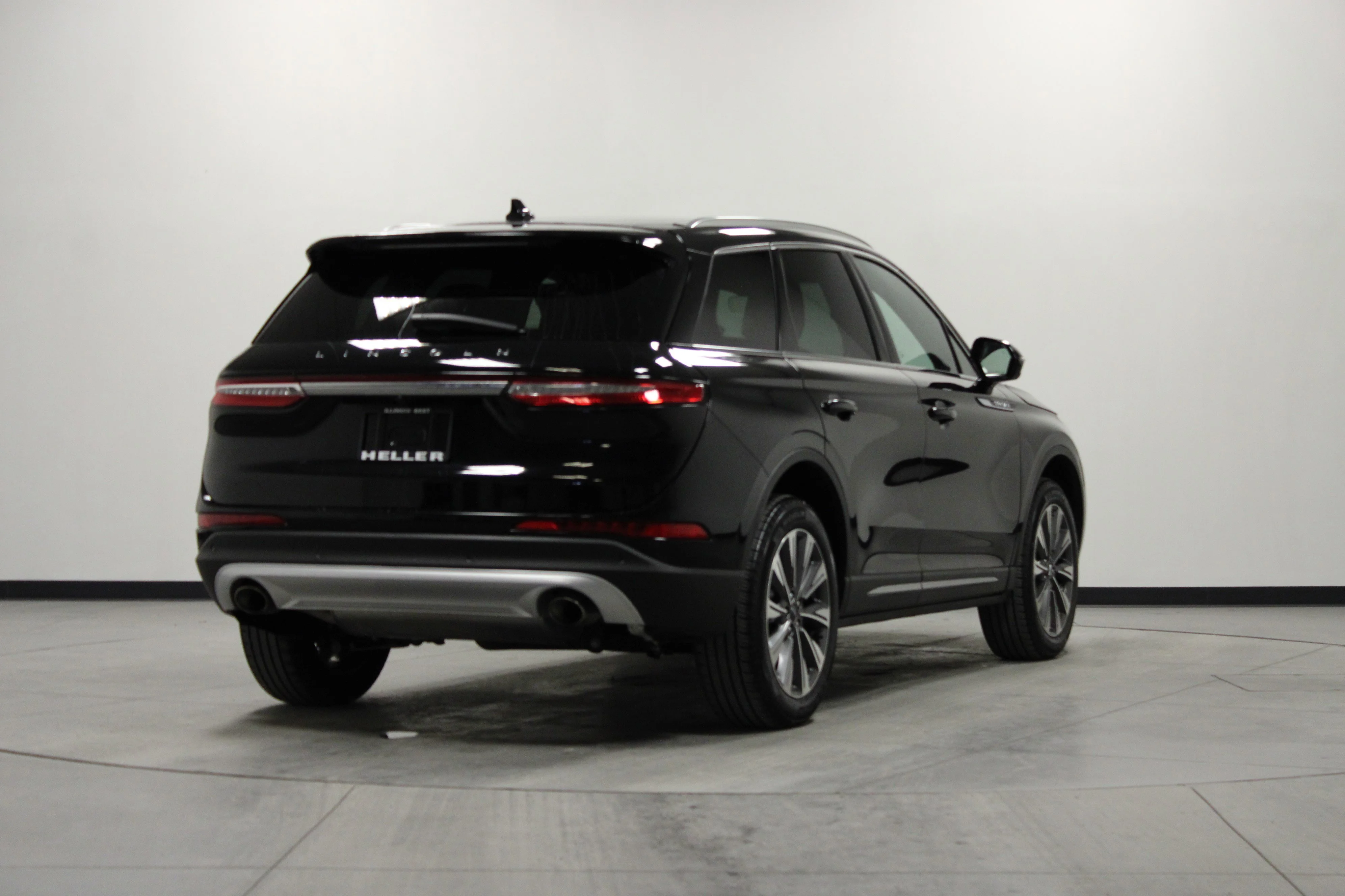Used 2022 Black Metallic Lincoln Reserve image 4