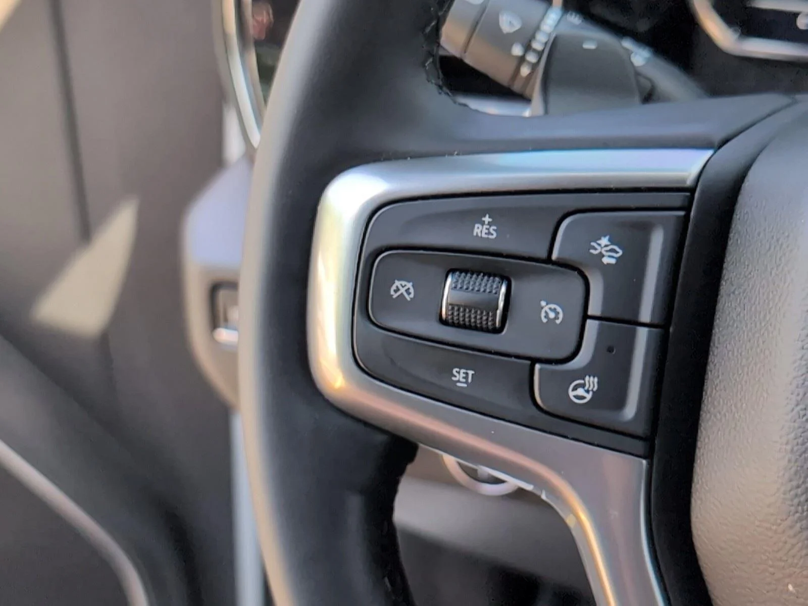 Used 2025 Summit White Chevrolet RST image 29