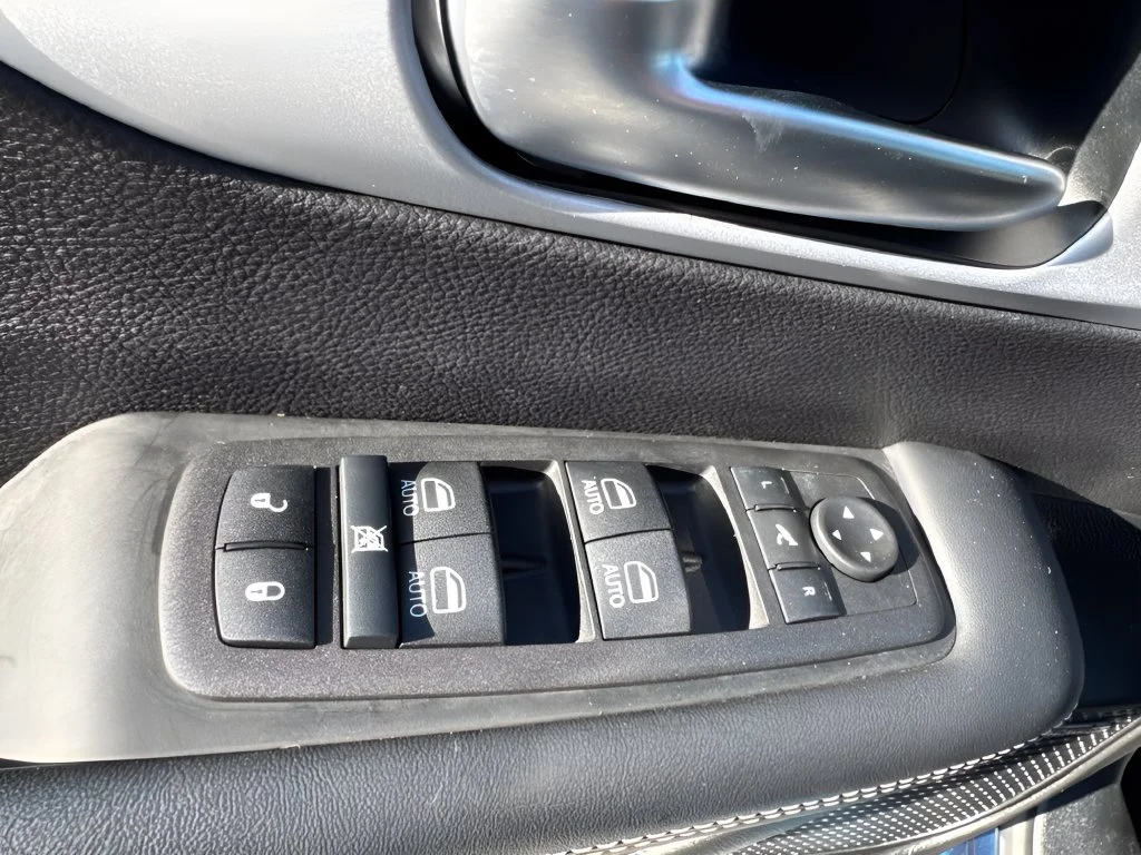 Used 2025 Blue Chrysler Select Premium S Appearance image 28