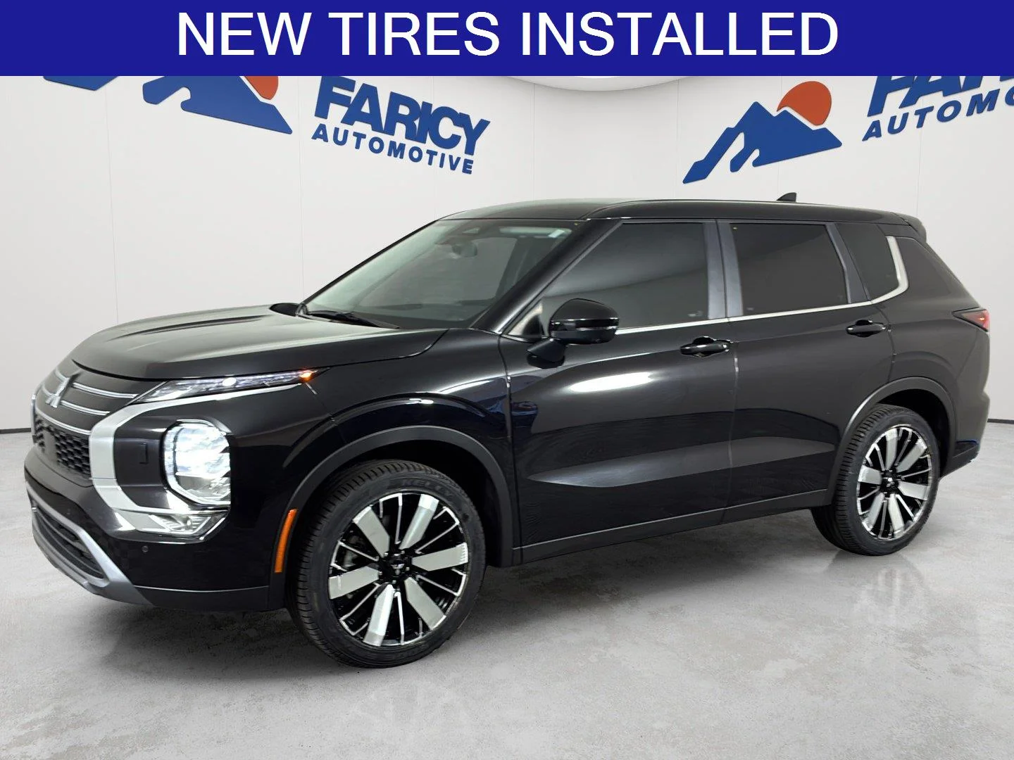 Used 2025 Black Diamond Mitsubishi SE image 1