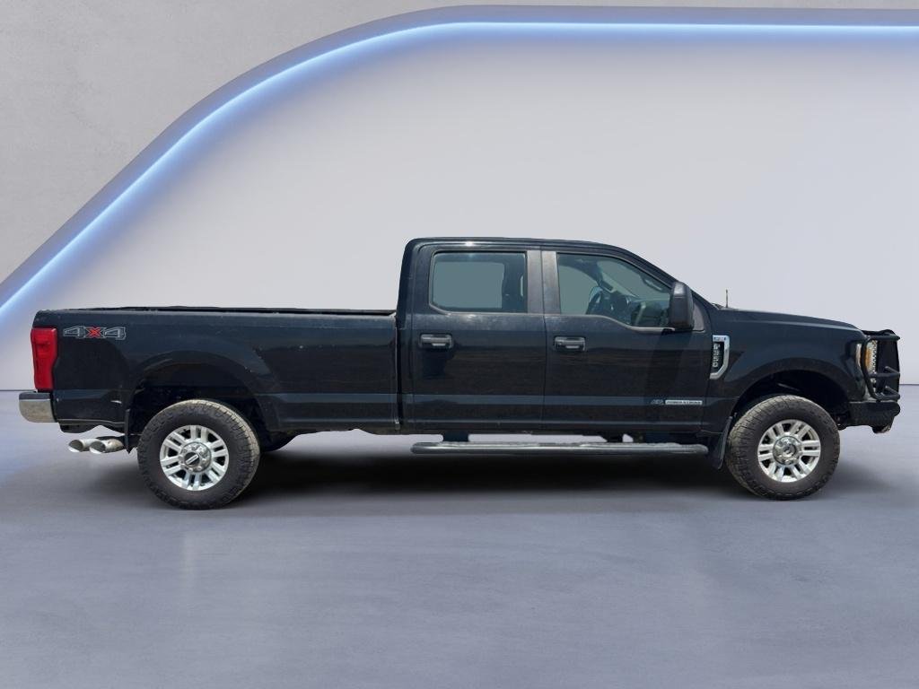 Used 2017 Shadow Black Ford XL image 6