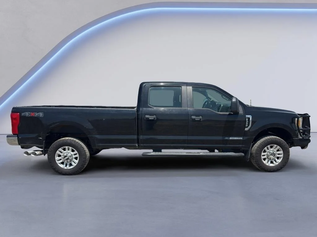Used 2017 Shadow Black Ford XL image 6